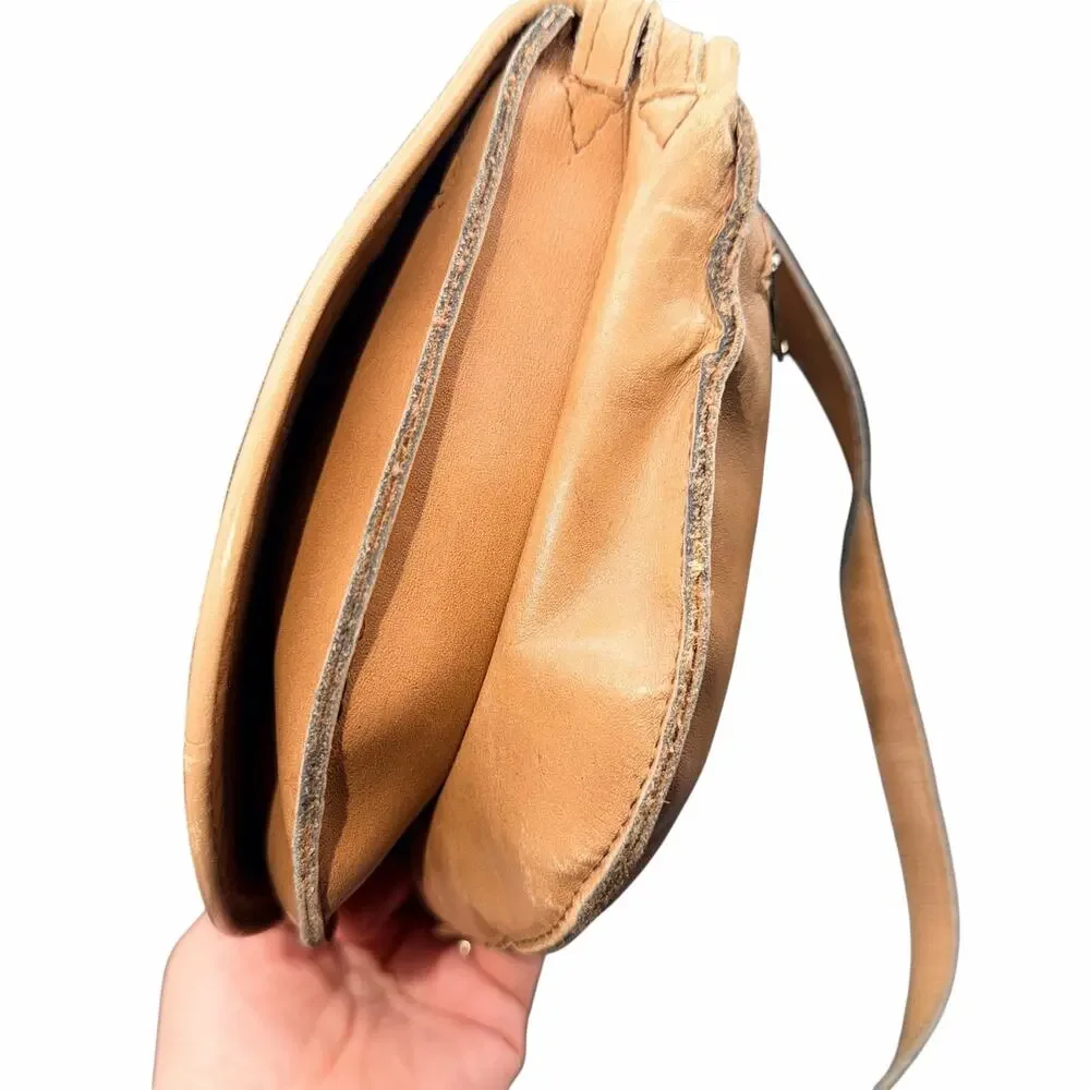 Tempo Colombia Tan Leather Saddle Crossbody Bag Vintage Boho